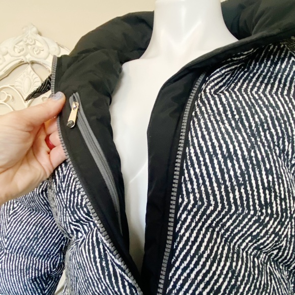 Marmot | Women's Black/White Down Snowboard/Ski Hooded Puffer Jacket | Size: S - Picture 10 of 16